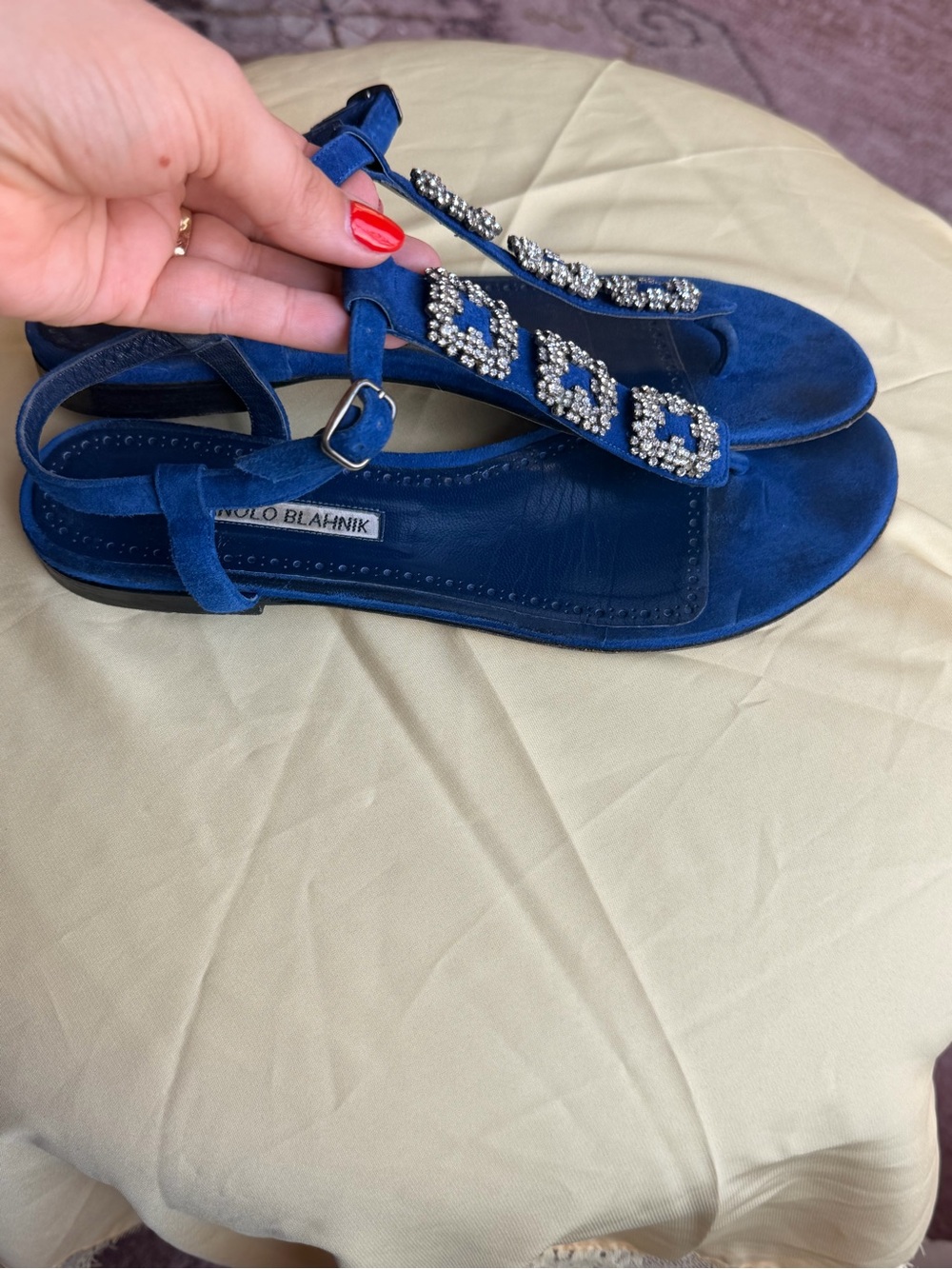 Manolo Blahnik Hangisi Cobalt Blue Suede Crystal Buckle T-Strap Sandals 39.5 - Picture 3 of 7